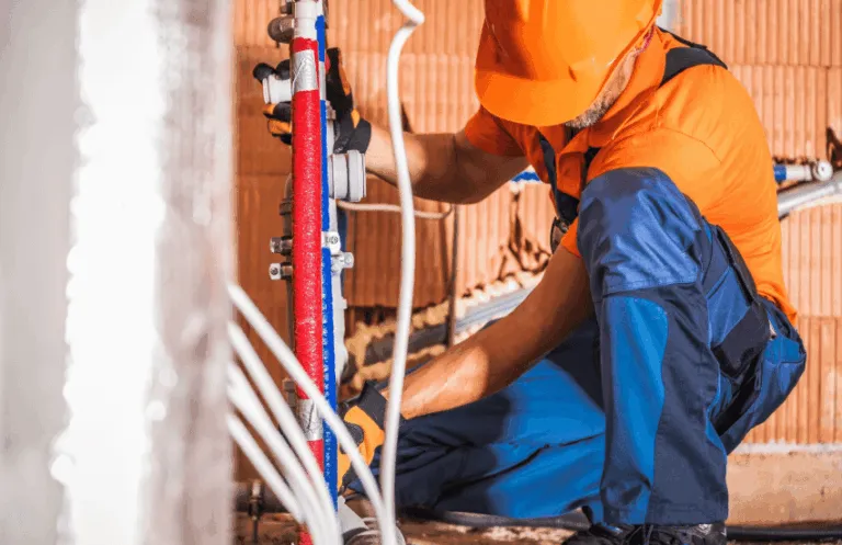 Rheem Stellar® 125L Electric Water Heater with dual-handed connections and lightweight design for easy, hassle-free installation.