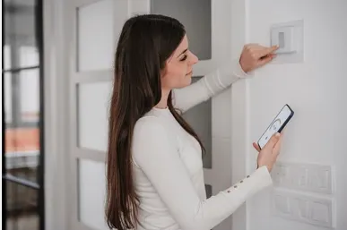 Women optimizing temperature through device